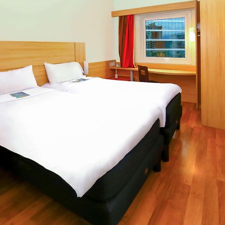 Ibis Santiago Providencia Hotel Exterior photo