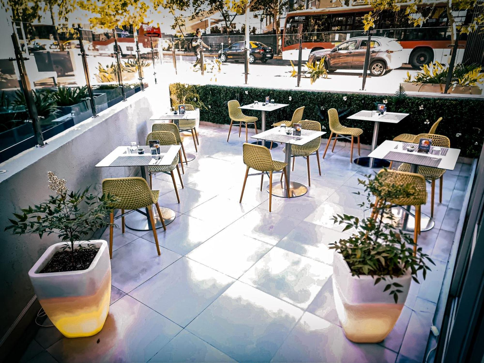 Ibis Santiago Providencia Hotel Exterior photo