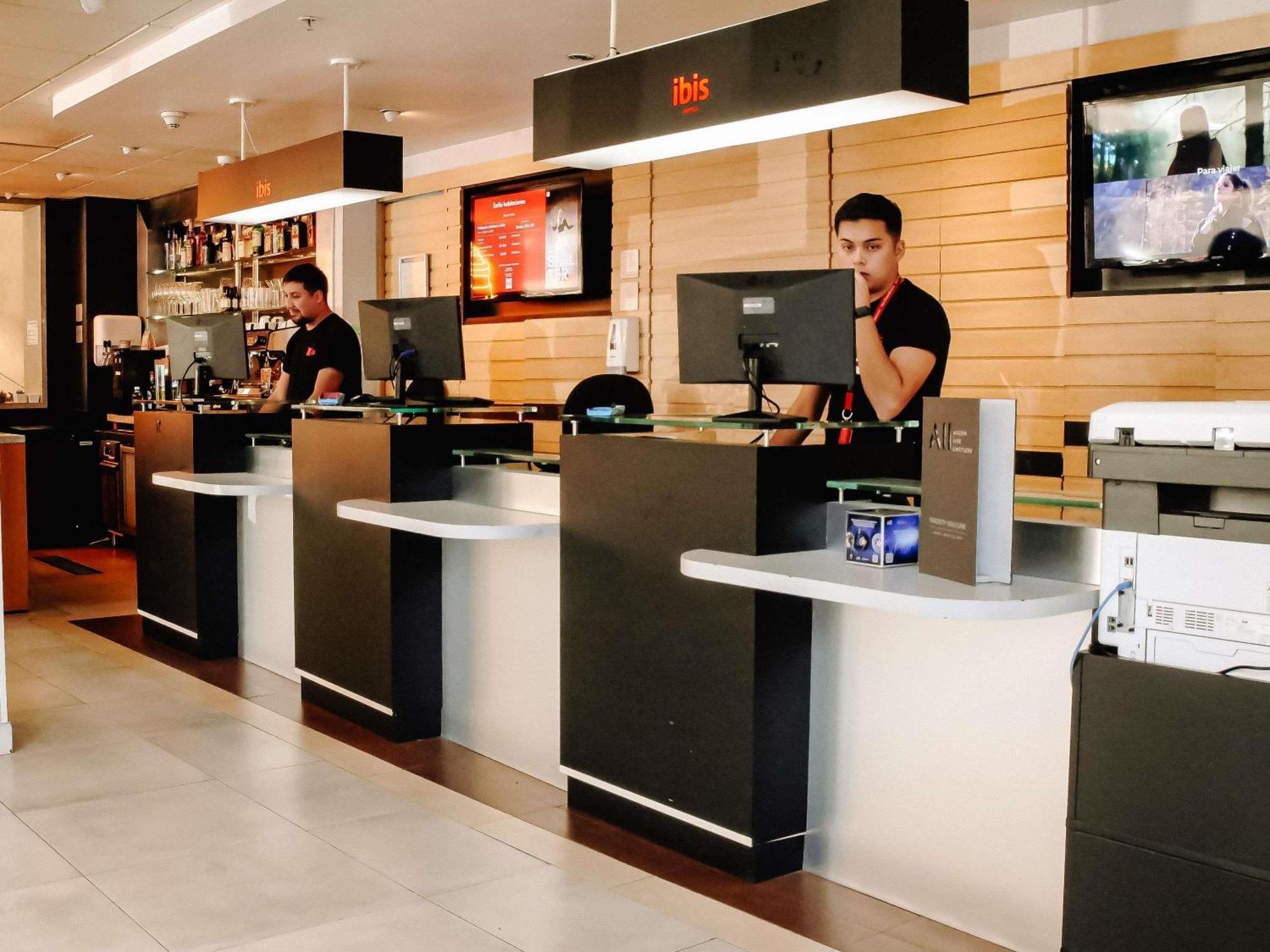 Ibis Santiago Providencia Hotel Exterior photo